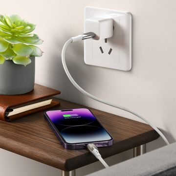 Cablu pentru incarcare si transfer de date Baseus Glimmer, USB/Lightning, 2.4A, 1m, Alb